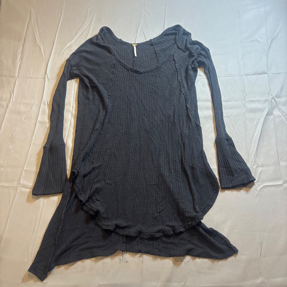 Free People Black Waffle Knit Bell Sleeve High Low Long Tunic Top Size L - Picture 2 of 6